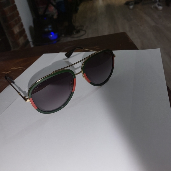 Gucci0062s like new - Picture 2 of 5